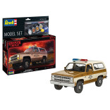 KIT PARA MONTAR REVELL MODEL SET STRANGER THINGS JIM HOPPER'S CHEVROLET BLAZER K5 1985 1/25 162 PEÇAS COMPLETO COM TINTAS COLA E PINCEL REV 67724